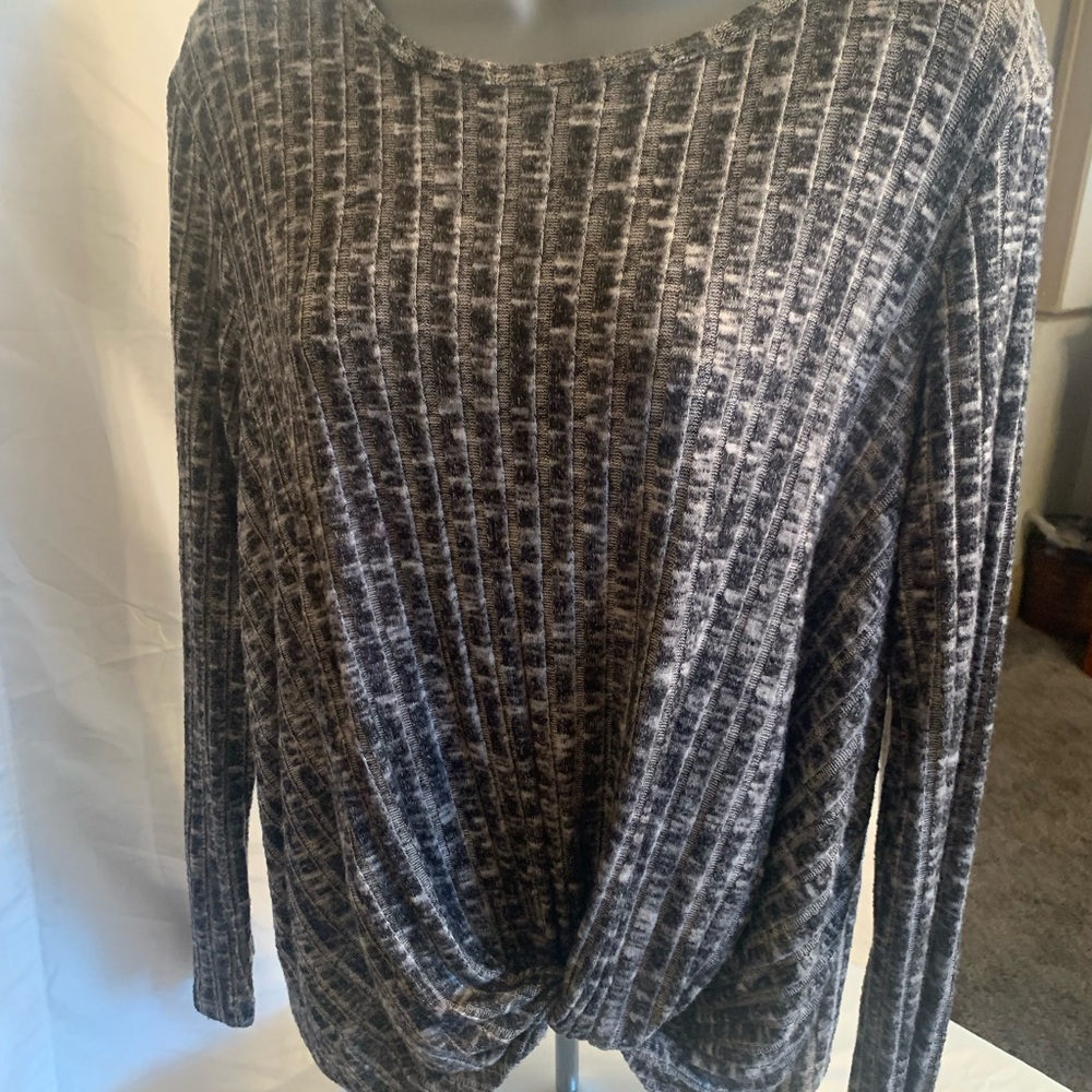 Ladies Gray sweater w/ colored specks NWOT